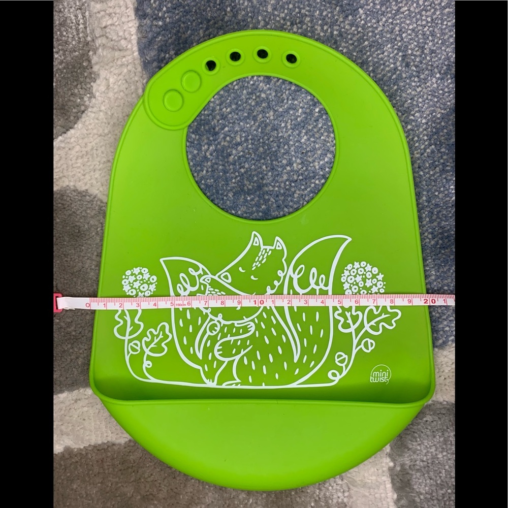 Modern-twist mini bib